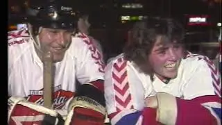 Landsmeers IJshockeyteam speelt toernooi in 1990 op het Leidseplein in Amsterdam