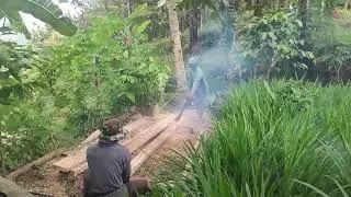 Pro Woodworker's Secret: Using a Chainsaw to Split Wood _FarmersLife _Shorts