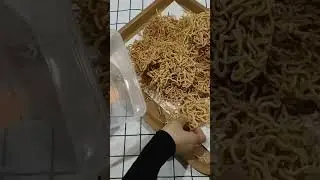 MIE KRIUK MIRIP SNACK ANAK MAS