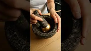 【4K】【ASMR】Realistic Gold Crushing in Stone Mortar #asmr #oddlysatisfying #visualart