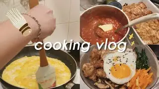 Cooking up a storm in our tiny kitchen👩🏻&zwj;🍳 butter chicken, cheesy naan & bibimbap! #vlog #cooking