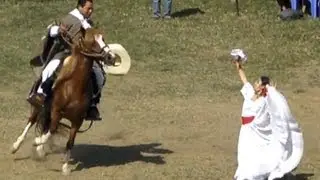 Marinera Norteña con caballo de paso. / Northern Marinera Dance.