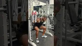 Постановка ног для приседаний в машине Смита #ягодицы #мотивация