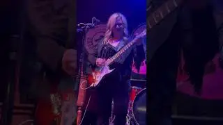 Meg Williams - guitar solo