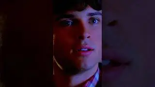 they have amnesia & still fall in love w/ lana & iris #theflash #smallville #barryallen #clarkkent