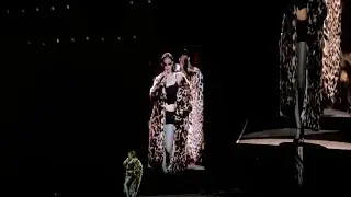 JENNIE - Intro : JANE with FKJ & start a war (Ruby Experience in Paris)