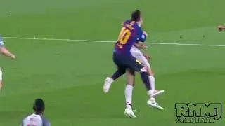 Messi fouling Fabinho