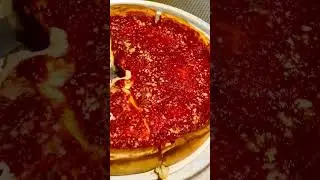 Deep Dish Pizza 🍕 Chicago 2022