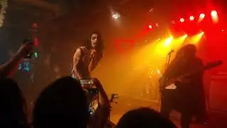 Presentaci&oacute;n de Mike Bravo y la banda Distemper Lady en el Yield Rock Bar 🔥🤘 show de Hallowen
