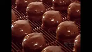 How It's Made S05E01   Paving Asphalt; Marshmallow Cookies; Loudspeakers; Electronic Door Locks