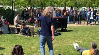 Beranger, live Mauerpark, with genuin Berliner hippie 🤪