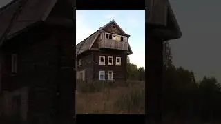 Необычный старинный дом с огромным балконом #деревня #заброшки