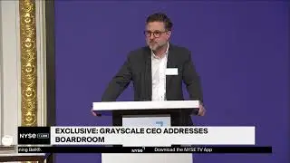 Выступление генерального директора в зале заседаний Grayscale отмечает запуск разнообразного крип...