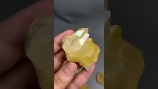 #golden #goldenquartz #fineminerals #minerals #quartz #quartzcrystal #yellowquartz From Pakistan 🇵🇰