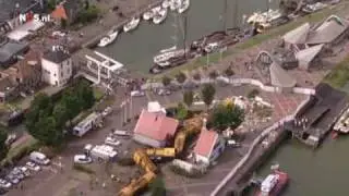 Luchtbeelden van het treinongeluk op het station van Stavoren.