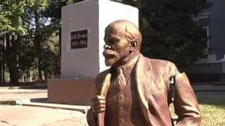 One More Lenin Toppled: Lenin statue has fallen in city near Kharkiv