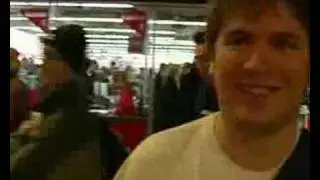 people waiting in line to buy WOW TBC