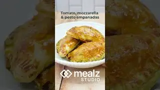 Recette Mealz Studio - Chaussons tomate mozzarella pesto