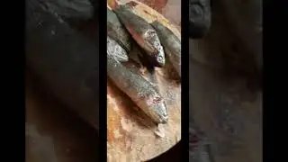 How to cut and clean koi fish using scissors| #youtubeshorts #food #hack #shortvideo #trending