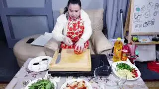 Khmer Food Cooking Everyday 185 CHASACH NGEAVTOMPEANGKEV ( ឆាសាច់ងាវទំពាំងកែវ )