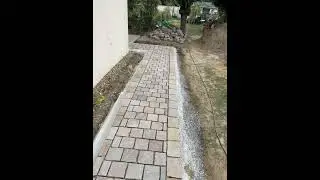 Pose de Pav&eacute; en gr&egrave;s multicolore sur b&eacute;ton arm&eacute; cour all&eacute;e et terrasse