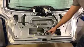 Замена и установка задней кнопки замка двери багажника Renault Megane / Scenic MK1
