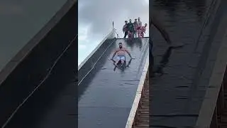 ER geht mit SKIERN auf eine Rutsche!!!