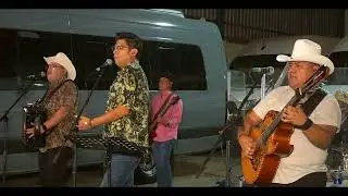 Rezando por ella - El&iacute;as Medina & Akilatados