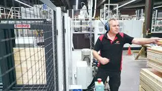 Volautomatisch omsnoeren in de houtindustrie