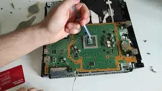Cum sa cureti si sa schimbi pasta termoconductoare la un PS4 Slim