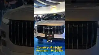 The Jaecoo J7 SHS offers almost 1,500 km of range in a single tank of gas and on a full charge.