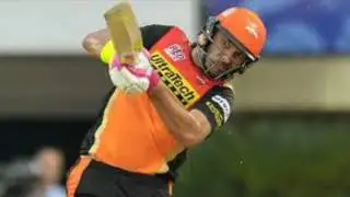Yuvraj Singh Pranks Shikhar Dhawan on April Fool Day at Sunrisers Camp.
