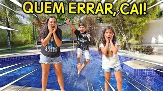 QUEM ERRAR CAI NA PISCINA! - JULIANA BALTAR
