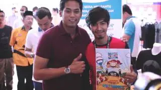 YB Khairy Jamaluddin signing Malaysia Distro poster 15 Mar 2014