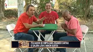 Rapazes se empolgam na hora do truco e deixam a galera de cabelo em pé