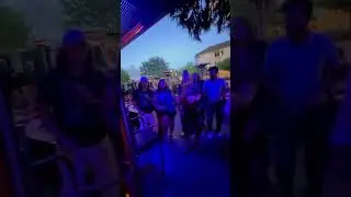 When the impromptu bachata dancers are on point 💥&iexcl;La m&uacute;sica nos mueve! #individuomusic #labachata