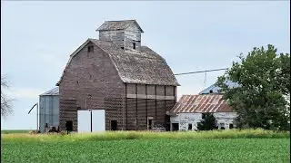 Combination Corn Crib and Granary &ndash; Kalo Brick & Tile Company, Iowa
