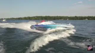 Slowmotion 4 jumps of speedboat in wave Fountain Scarab Sonic 42 feet