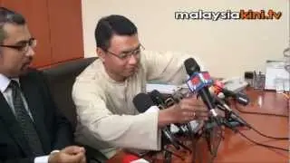 Saiful vs father: Anwar should repent vs he is innocent