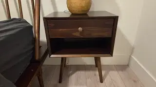 Прикроватная тумба GOWE в стиле Mid-Century Modern с одним выдвижным ящиком из массива дерева - о...