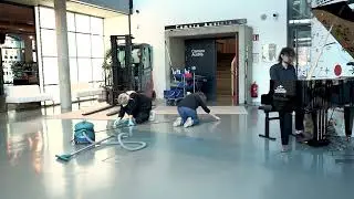 Nick Acorne - Katzenbaum: R&uuml;ckbau (Perfromance by Nick Acorne & Bettina Landl), Kunsthaus Graz.