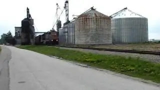 CSX D924 switching Tupperville