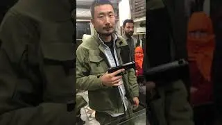 How To Reload With One Hand. Unbelievable! #shorts