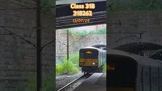 Scotrail Class 318 coming in fast at Glasgow queen street low level #class318 #trainspotting #trains