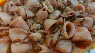Calamares encebollados 🦑 con patatas 🥔