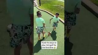 Kids play mini-golf😂