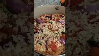 making pizza 🍕 at home 🏡#youtubeshorts #viral #cooking #foodie