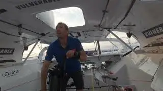 Man&oelig;uvre de renvoi de ris en live avec Thomas Ruyant - Vend&eacute;e Globe