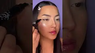 Delineador negro Cat Eye Trendy: un lado plum&oacute;n y el otro sellito para tu delineado de gato 500094
