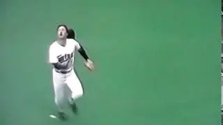 Tom Brunansky Makes Great Catch Against Foul Wall